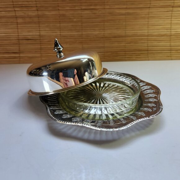 Viking Plate Butter Dish Silver Plate Glass Insert Cutout Pattern Scalloped Edge - Picture 1 of 9